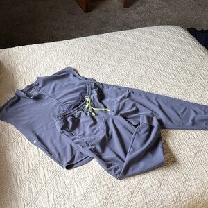 Figs Dusty blue, scrub set top size L bottoms XL.